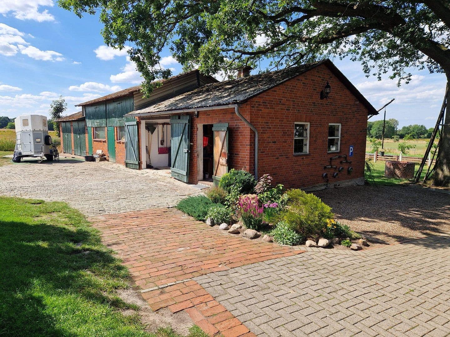 Predaj domu 290 m², pozemok 4.718 m², Gehlbergen 2, Bruchhausen-Vilsen, Dolné Sasko Predaj domu 290 m², pozemok 4.718 m², Gehlbergen 2, Bruchhausen-Vilsen, Dolné Sasko