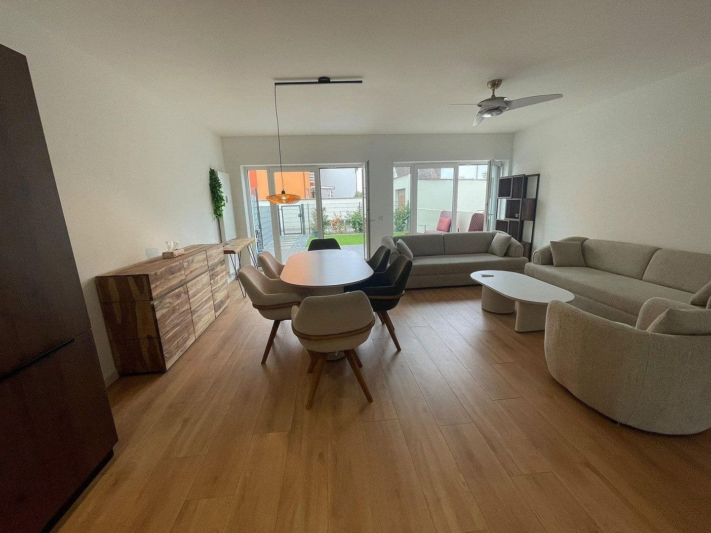 Prenájom bytu 2-izbový 77 m², Brühl, Bádensko-Wurttembersko Prenájom bytu 2-izbový 77 m², Brühl, Bádensko-Wurttembersko