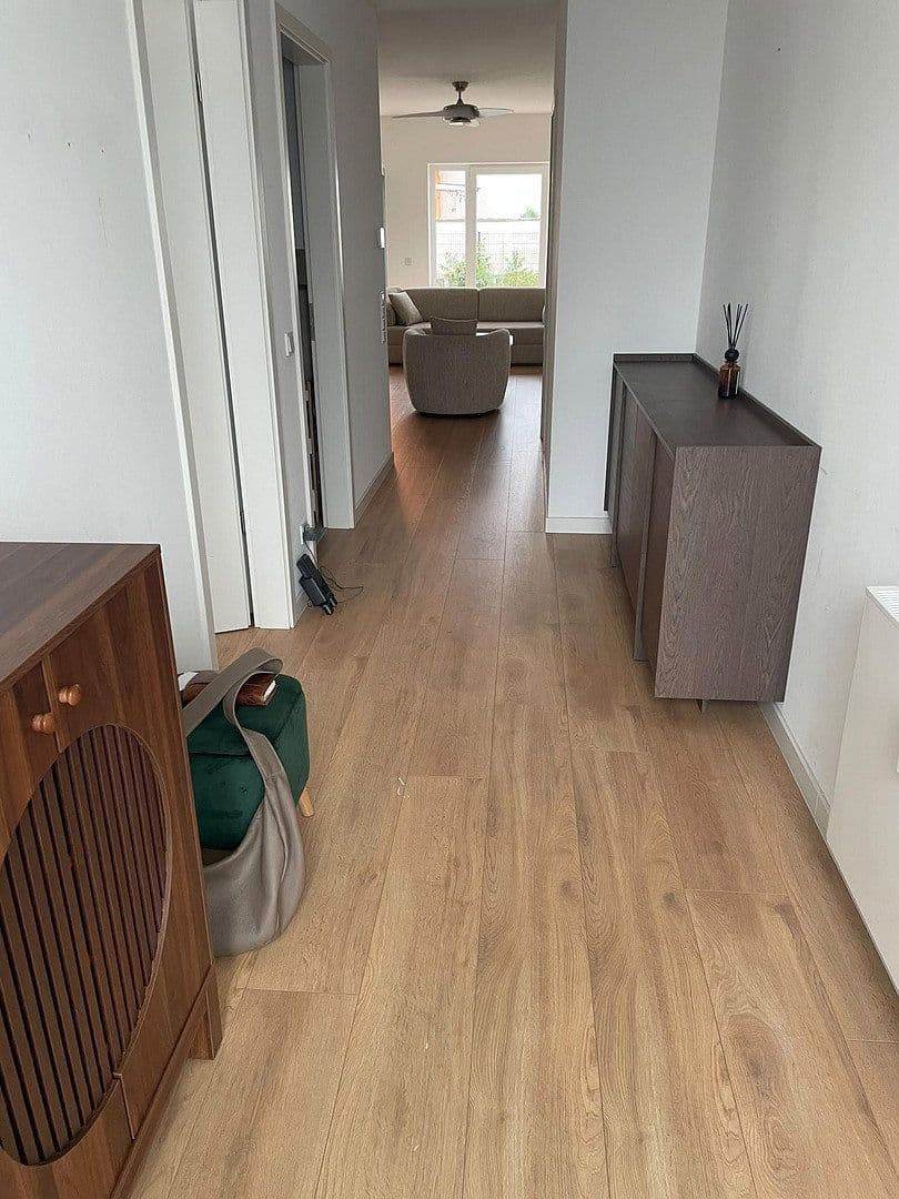 Prenájom bytu 2-izbový 77 m², Brühl, Bádensko-Wurttembersko Prenájom bytu 2-izbový 77 m², Brühl, Bádensko-Wurttembersko