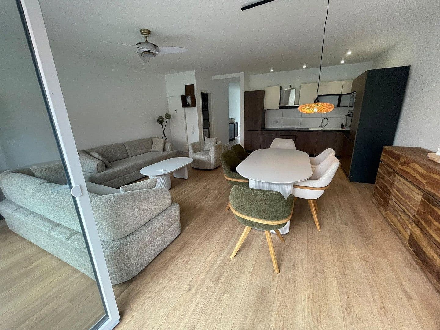 Prenájom bytu 2-izbový 77 m², Brühl, Bádensko-Wurttembersko Prenájom bytu 2-izbový 77 m², Brühl, Bádensko-Wurttembersko