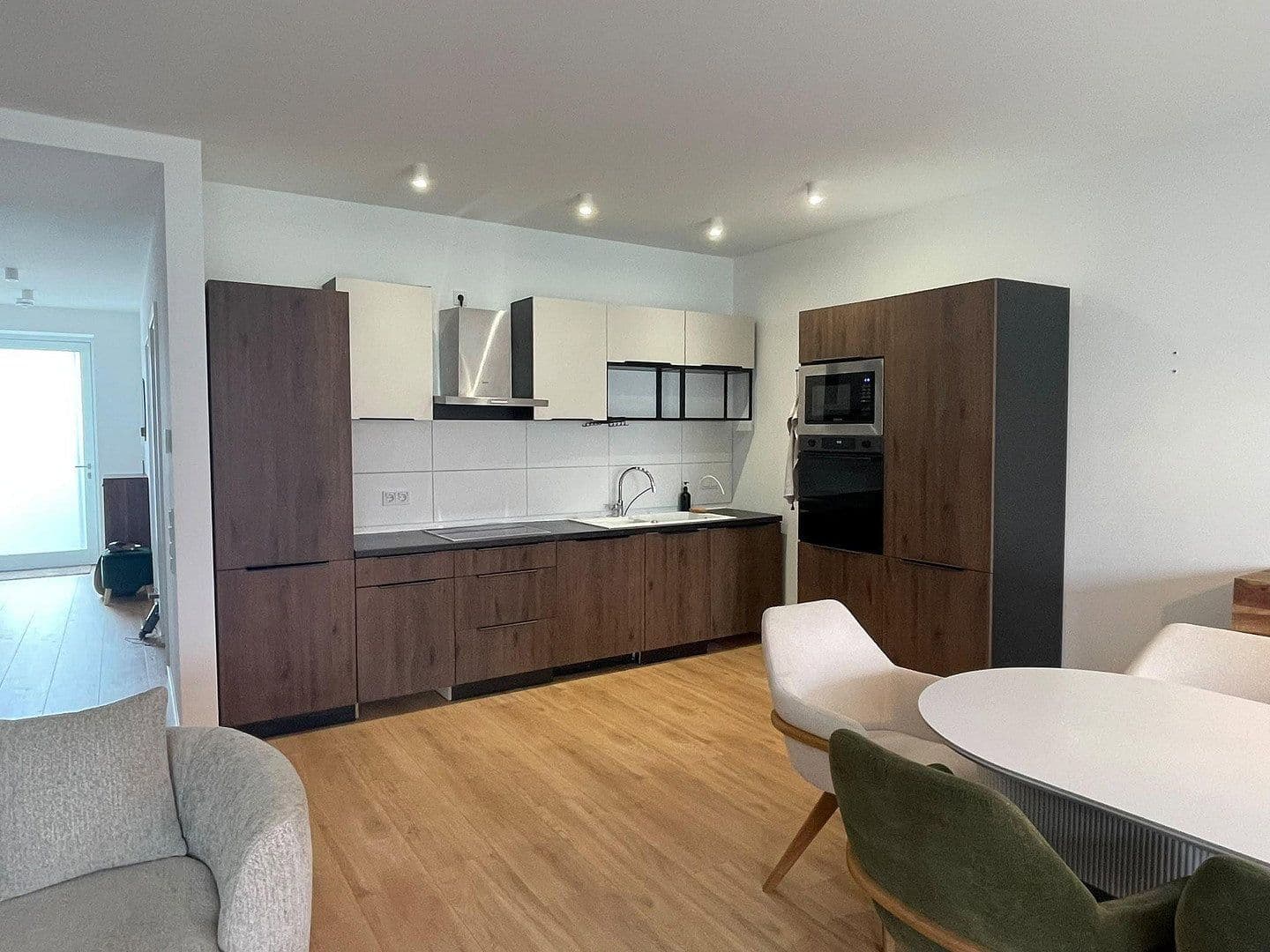 Prenájom bytu 2-izbový 77 m², Brühl, Bádensko-Wurttembersko Prenájom bytu 2-izbový 77 m², Brühl, Bádensko-Wurttembersko