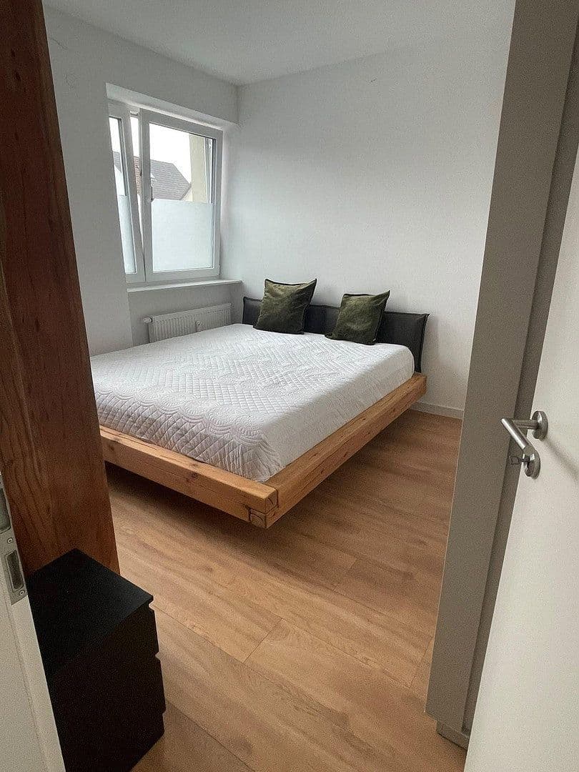 Prenájom bytu 2-izbový 77 m², Brühl, Bádensko-Wurttembersko Prenájom bytu 2-izbový 77 m², Brühl, Bádensko-Wurttembersko
