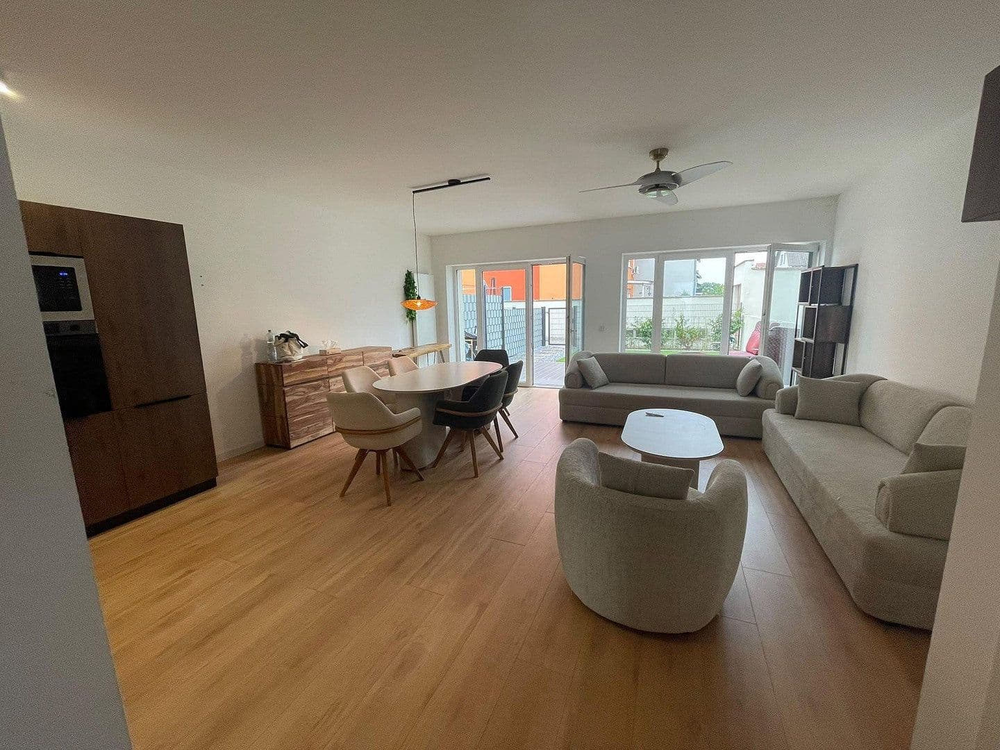 Prenájom bytu 2-izbový 77 m², Brühl, Bádensko-Wurttembersko Prenájom bytu 2-izbový 77 m², Brühl, Bádensko-Wurttembersko