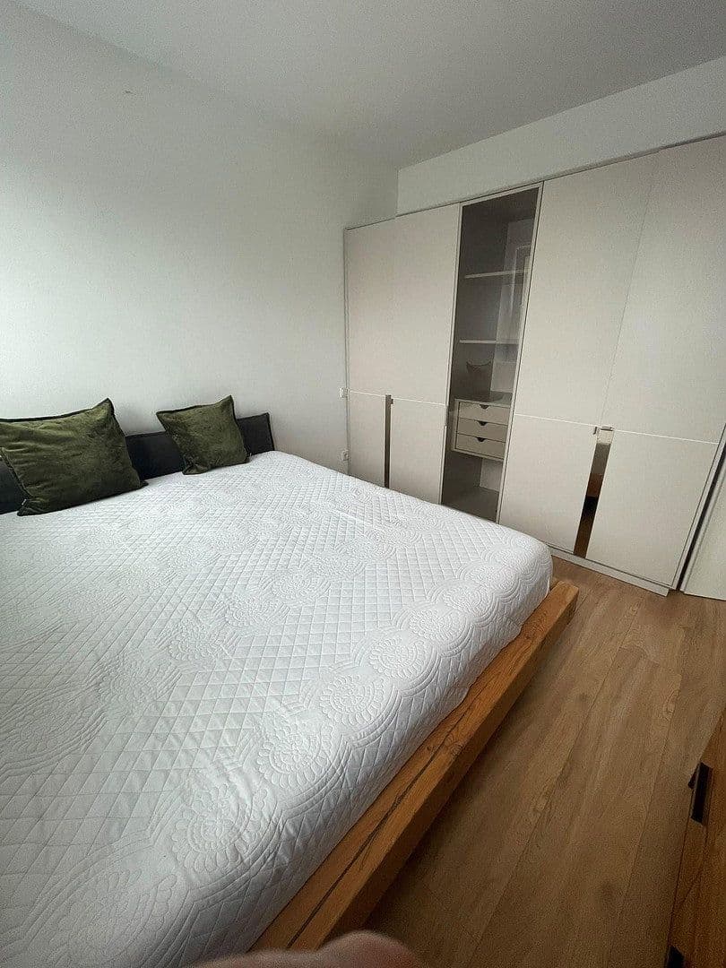 Prenájom bytu 2-izbový 77 m², Brühl, Bádensko-Wurttembersko Prenájom bytu 2-izbový 77 m², Brühl, Bádensko-Wurttembersko