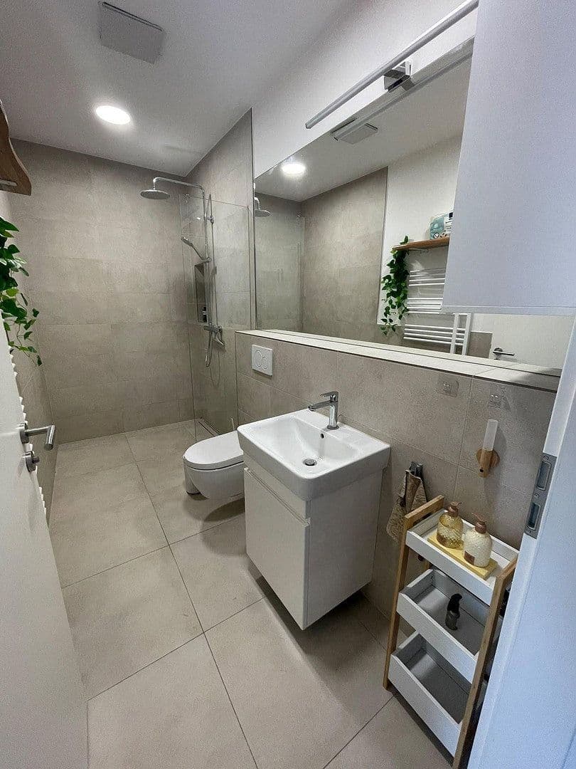 Prenájom bytu 2-izbový 77 m², Brühl, Bádensko-Wurttembersko Prenájom bytu 2-izbový 77 m², Brühl, Bádensko-Wurttembersko