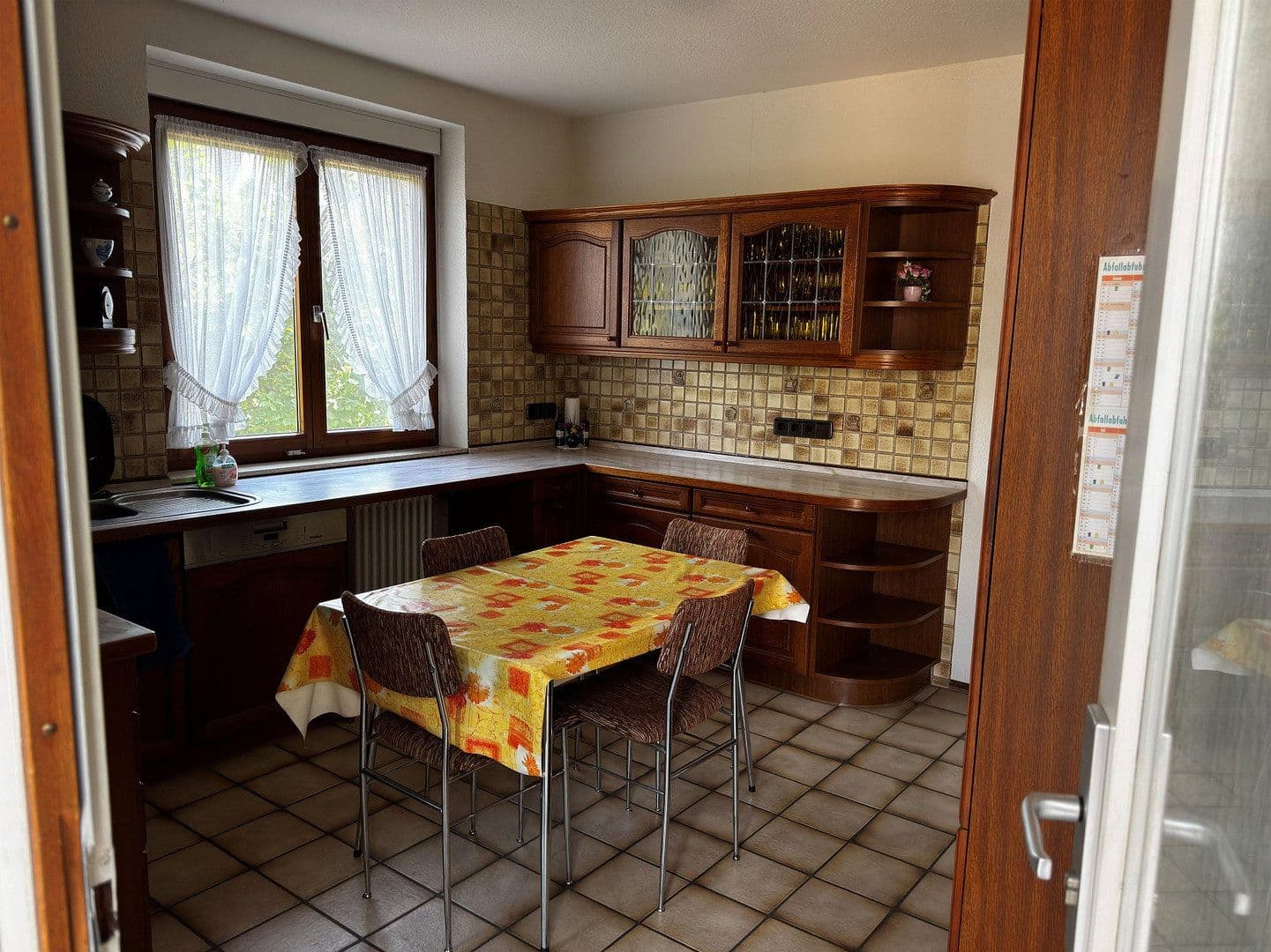 Predaj domu 145 m², pozemok 1.488 m², Neuried, Bádensko-Wurttembersko Predaj domu 145 m², pozemok 1.488 m², Neuried, Bádensko-Wurttembersko