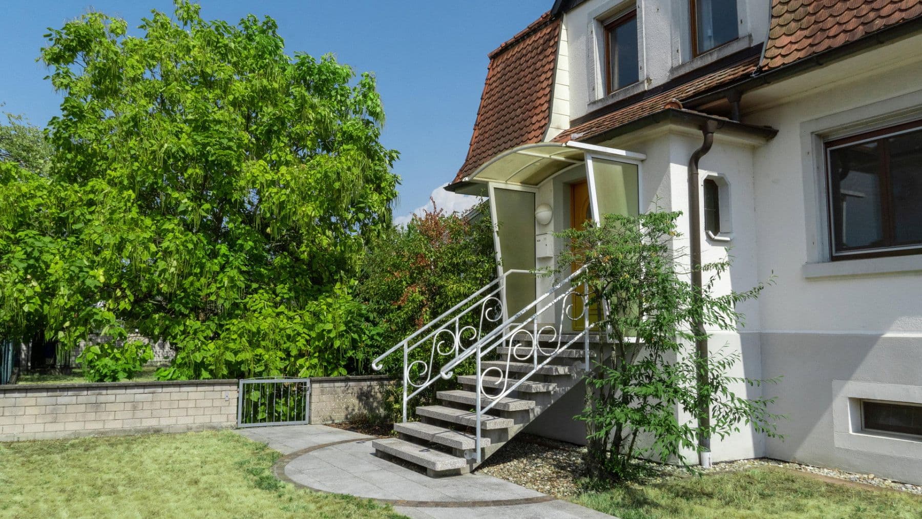 Predaj domu 145 m², pozemok 1.488 m², Neuried, Bádensko-Wurttembersko Predaj domu 145 m², pozemok 1.488 m², Neuried, Bádensko-Wurttembersko