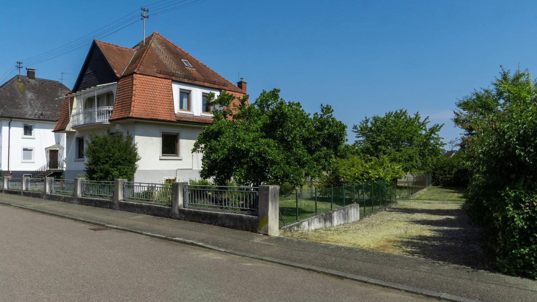 Predaj domu 145 m², pozemok 1.488 m², Neuried, Bádensko-Wurttembersko Predaj domu 145 m², pozemok 1.488 m², Neuried, Bádensko-Wurttembersko