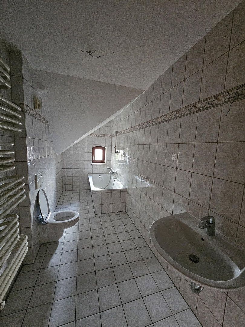Prenájom bytu 3-izbový 96 m², Kitscherstr.10, Crimmitschau, Sasko Prenájom bytu 3-izbový 96 m², Kitscherstr.10, Crimmitschau, Sasko