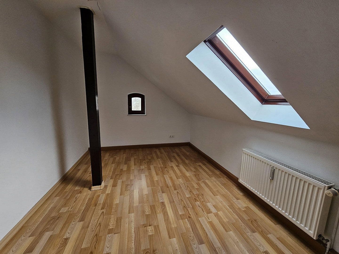 Prenájom bytu 3-izbový 96 m², Kitscherstr.10, Crimmitschau, Sasko Prenájom bytu 3-izbový 96 m², Kitscherstr.10, Crimmitschau, Sasko