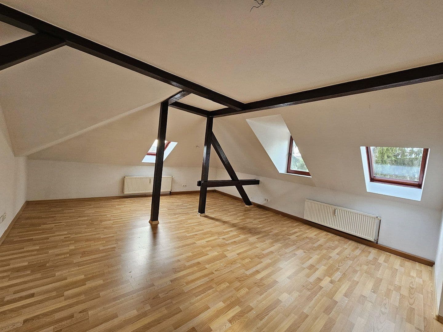 Prenájom bytu 3-izbový 96 m², Kitscherstr.10, Crimmitschau, Sasko Prenájom bytu 3-izbový 96 m², Kitscherstr.10, Crimmitschau, Sasko