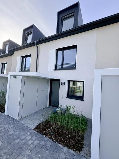 Prenájom domu 145 m², pozemok 115 m², Lilienstrasse 29., Stein, Bavorsko Prenájom domu 145 m², pozemok 115 m², Lilienstrasse 29., Stein, Bavorsko
