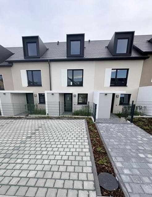 Prenájom domu 145 m², pozemok 115 m², Lilienstrasse 29., Stein, Bavorsko Prenájom domu 145 m², pozemok 115 m², Lilienstrasse 29., Stein, Bavorsko