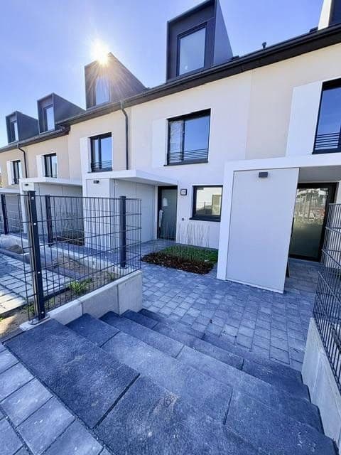 Prenájom domu 145 m², pozemok 115 m², Lilienstrasse 29., Stein, Bavorsko Prenájom domu 145 m², pozemok 115 m², Lilienstrasse 29., Stein, Bavorsko