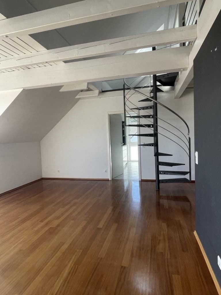 Prenájom bytu 3-izbový 110 m², Aalen, Bádensko-Wurttembersko Prenájom bytu 3-izbový 110 m², Aalen, Bádensko-Wurttembersko