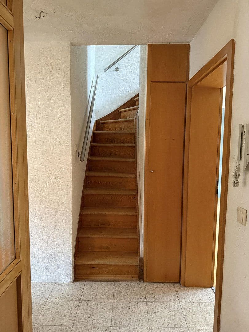 Prenájom bytu 5-izbový 97 m², Wiesloch, Bádensko-Wurttembersko Prenájom bytu 5-izbový 97 m², Wiesloch, Bádensko-Wurttembersko