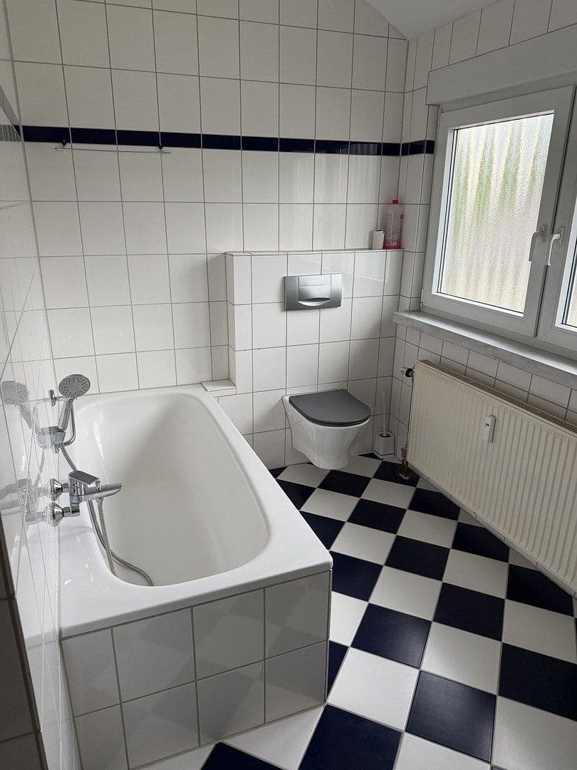 Prenájom bytu 5-izbový 97 m², Wiesloch, Bádensko-Wurttembersko Prenájom bytu 5-izbový 97 m², Wiesloch, Bádensko-Wurttembersko