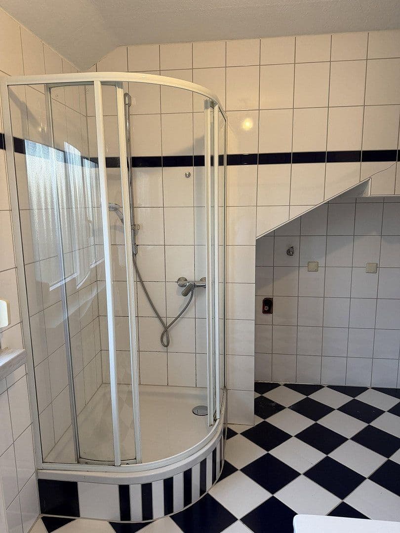 Prenájom bytu 5-izbový 97 m², Wiesloch, Bádensko-Wurttembersko Prenájom bytu 5-izbový 97 m², Wiesloch, Bádensko-Wurttembersko