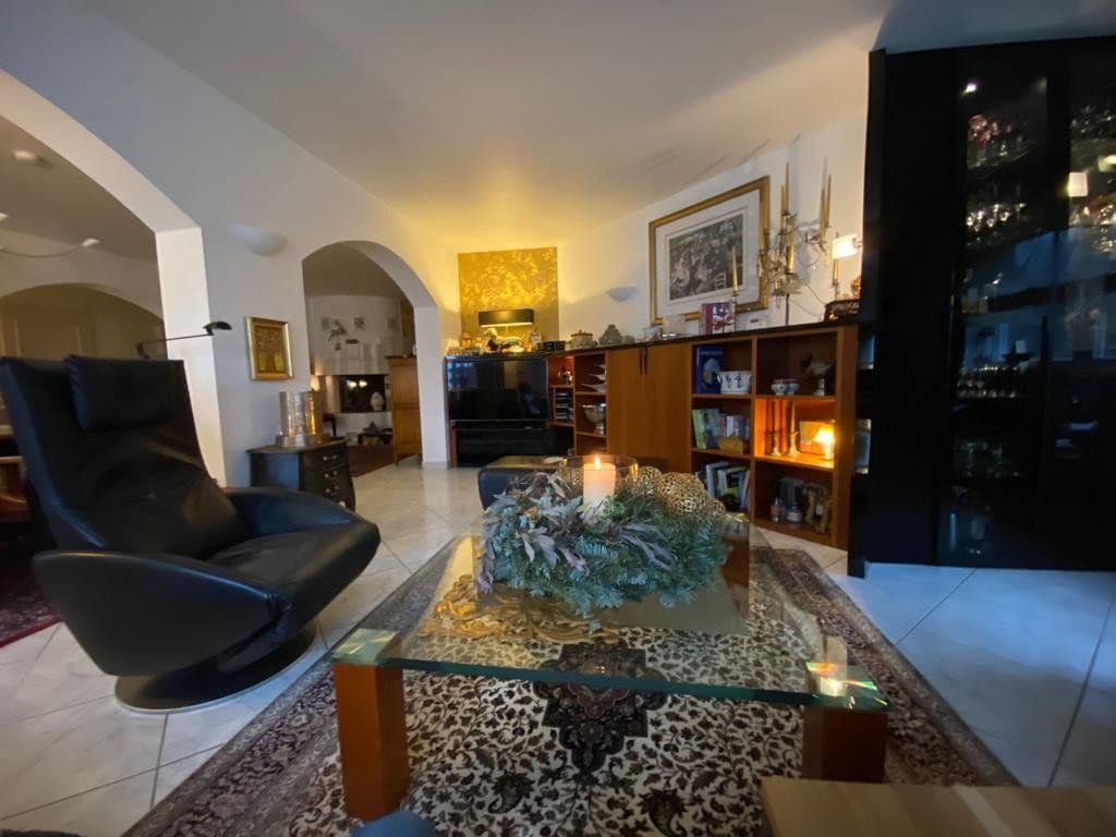 Predaj domu 420 m², pozemok 654 m², Saarbrücken, Sársko Predaj domu 420 m², pozemok 654 m², Saarbrücken, Sársko