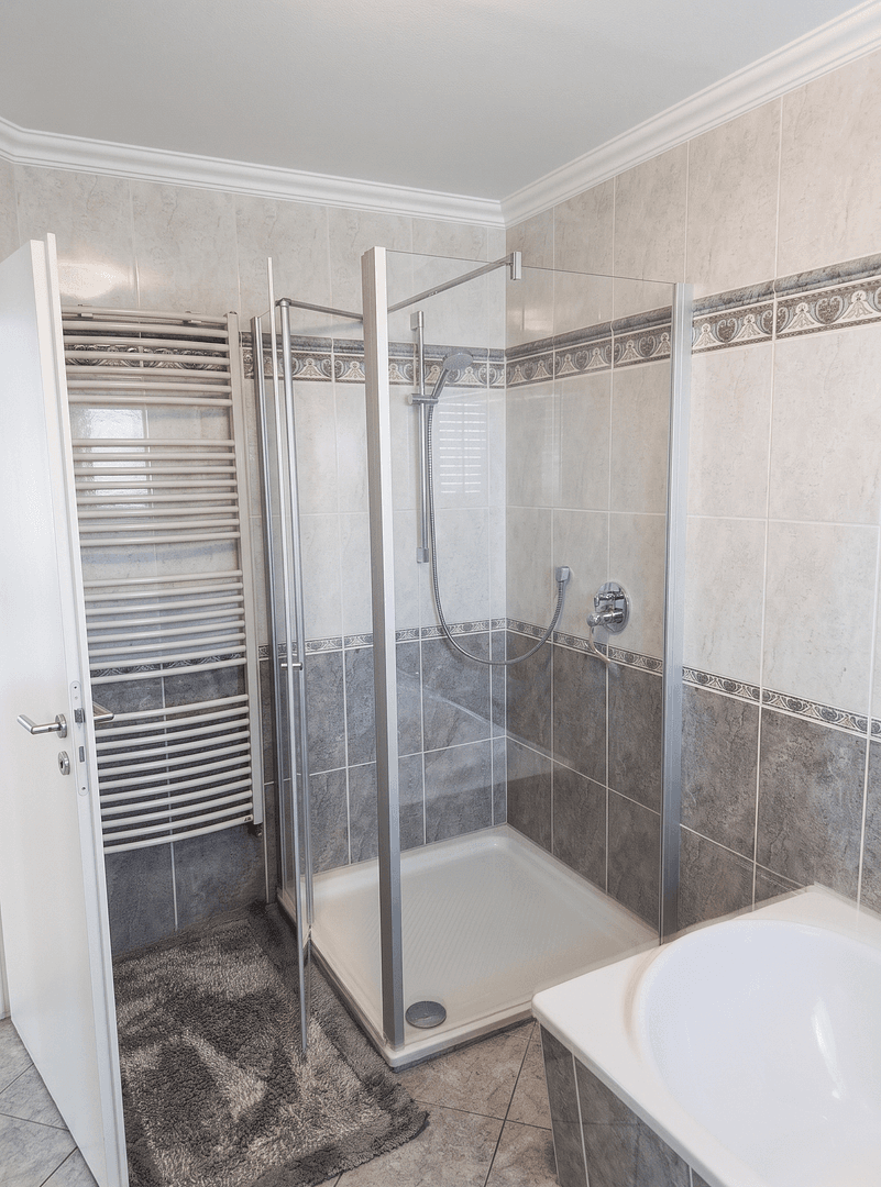 Predaj domu 378 m², pozemok 2.163 m², Rinteln, Dolné Sasko Predaj domu 378 m², pozemok 2.163 m², Rinteln, Dolné Sasko