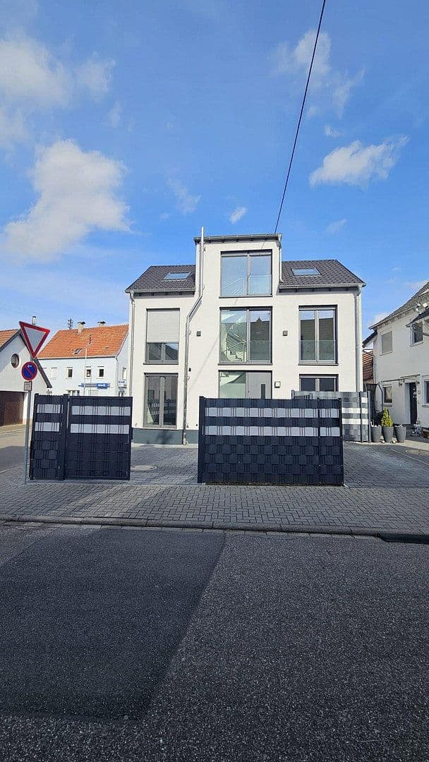 Predaj domu 167 m², pozemok 163 m², Speyerer Straße 25, Neuhofen, Porýnie-Falcko Predaj domu 167 m², pozemok 163 m², Speyerer Straße 25, Neuhofen, Porýnie-Falcko