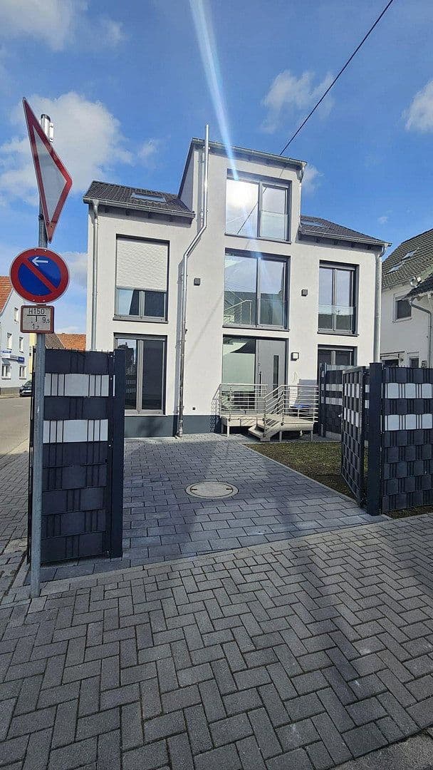Predaj domu 167 m², pozemok 163 m², Speyerer Straße 25, Neuhofen, Porýnie-Falcko Predaj domu 167 m², pozemok 163 m², Speyerer Straße 25, Neuhofen, Porýnie-Falcko