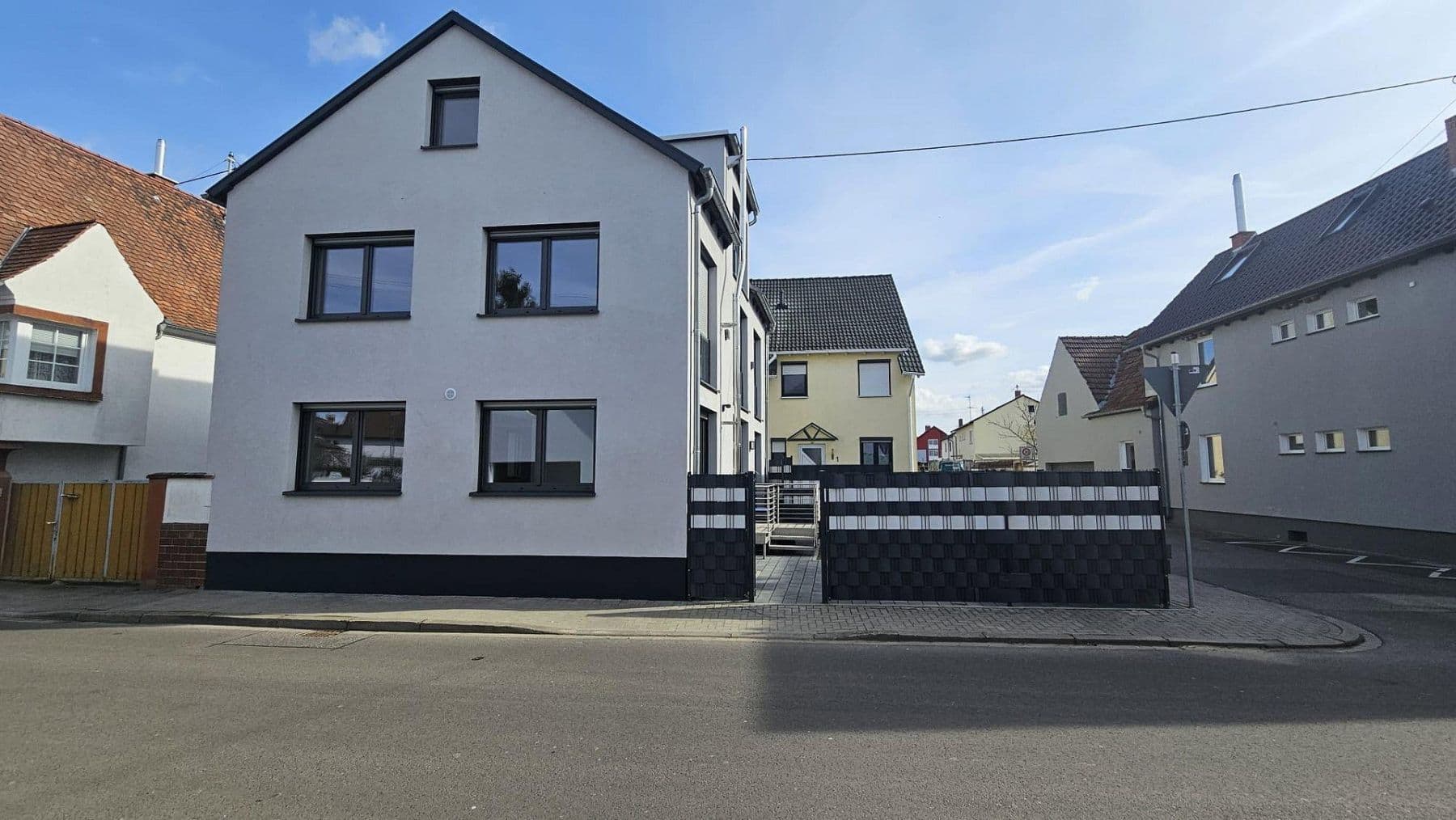 Predaj domu 167 m², pozemok 163 m², Speyerer Straße 25, Neuhofen, Porýnie-Falcko Predaj domu 167 m², pozemok 163 m², Speyerer Straße 25, Neuhofen, Porýnie-Falcko