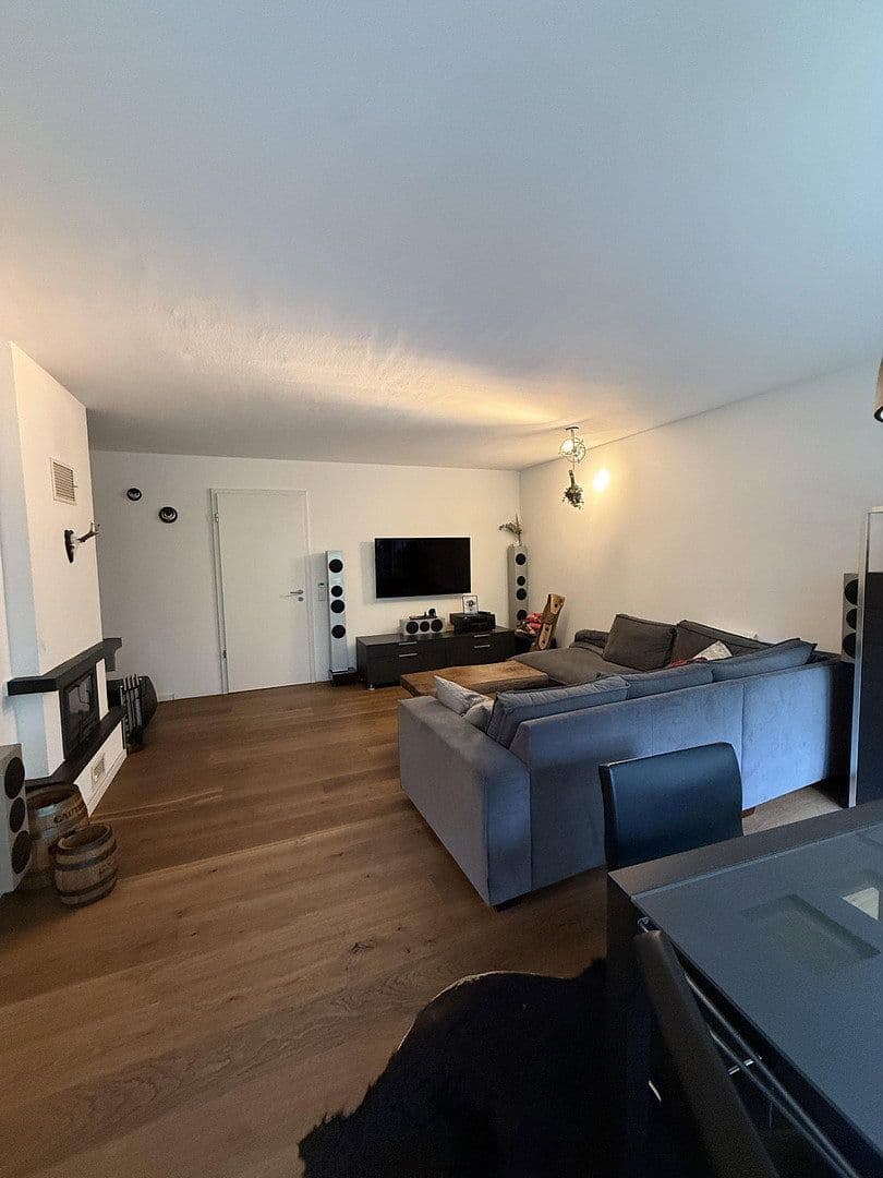 Prenájom bytu 2-izbový 71 m², Frankfurt am Main, Hesensko Prenájom bytu 2-izbový 71 m², Frankfurt am Main, Hesensko