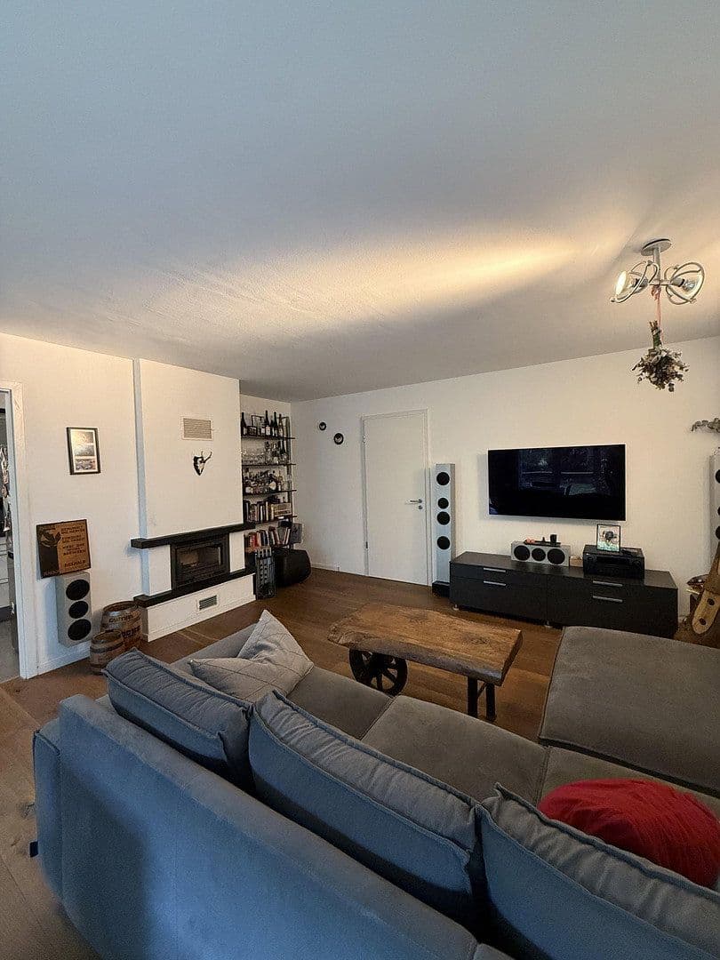 Prenájom bytu 2-izbový 71 m², Frankfurt am Main, Hesensko Prenájom bytu 2-izbový 71 m², Frankfurt am Main, Hesensko