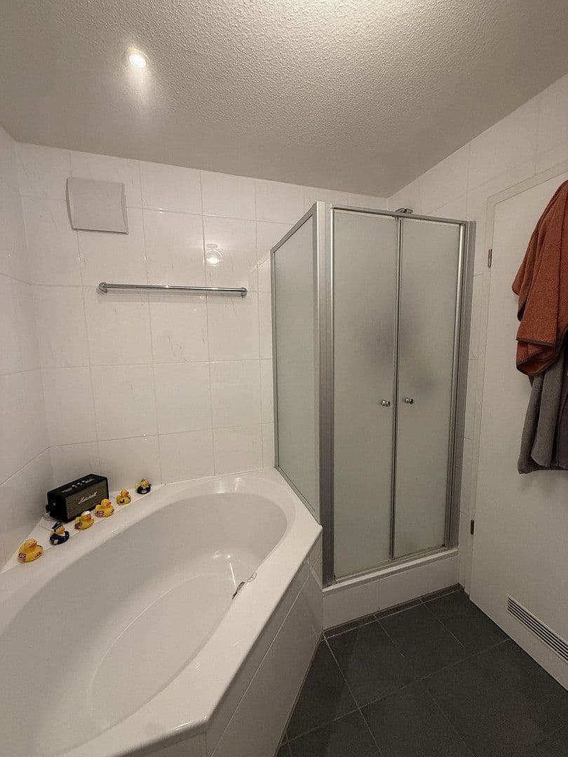 Prenájom bytu 2-izbový 71 m², Frankfurt am Main, Hesensko Prenájom bytu 2-izbový 71 m², Frankfurt am Main, Hesensko