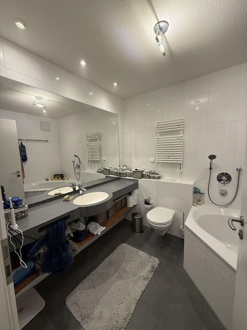 Prenájom bytu 2-izbový 71 m², Frankfurt am Main, Hesensko Prenájom bytu 2-izbový 71 m², Frankfurt am Main, Hesensko