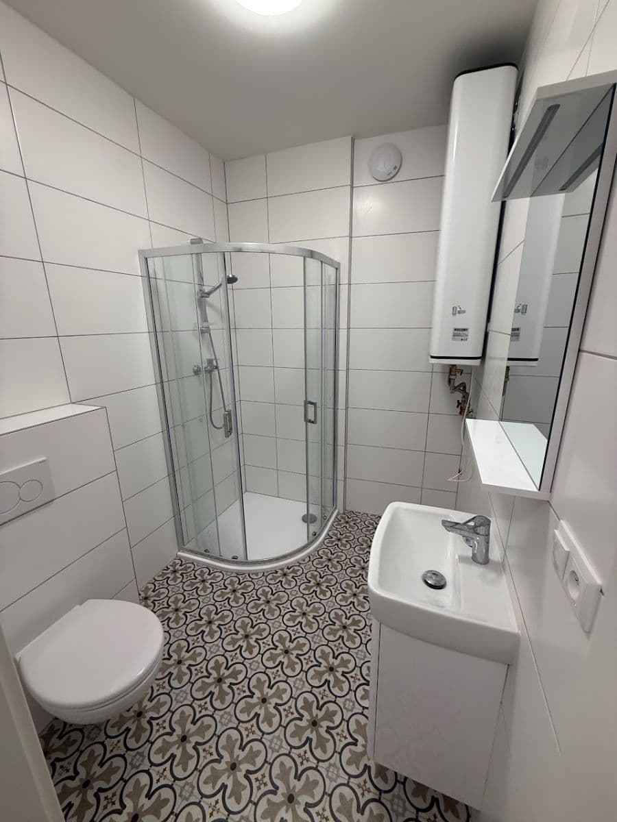 Prenájom bytu 2-izbový 35 m², Baarovo nábřeží, Brno, Jihomoravský kraj Prenájom bytu 2-izbový 35 m², Baarovo nábřeží, Brno, Jihomoravský kraj