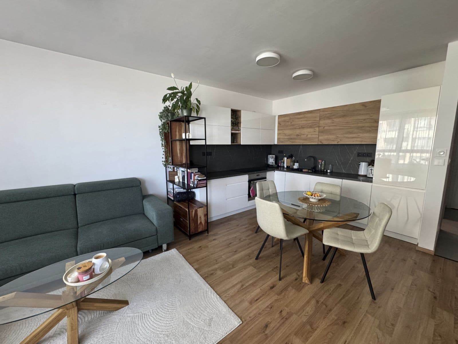 Prenájom bytu 2-izbový 52 m², Plynárenská, Ružinov, Bratislavský kraj Prenájom bytu 2-izbový 52 m², Plynárenská, Ružinov, Bratislavský kraj
