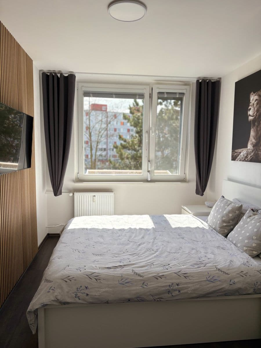 Prenájom bytu 2-izbový 44 m², Neapolská, Praha, Praha Prenájom bytu 2-izbový 44 m², Neapolská, Praha, Praha