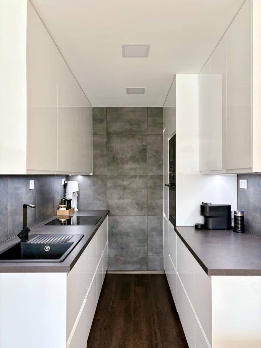 Prenájom bytu 2-izbový 44 m², Neapolská, Praha, Praha Prenájom bytu 2-izbový 44 m², Neapolská, Praha, Praha