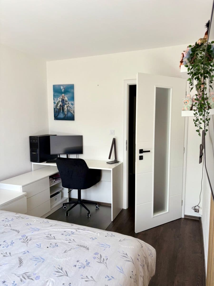 Prenájom bytu 2-izbový 44 m², Neapolská, Praha, Praha Prenájom bytu 2-izbový 44 m², Neapolská, Praha, Praha