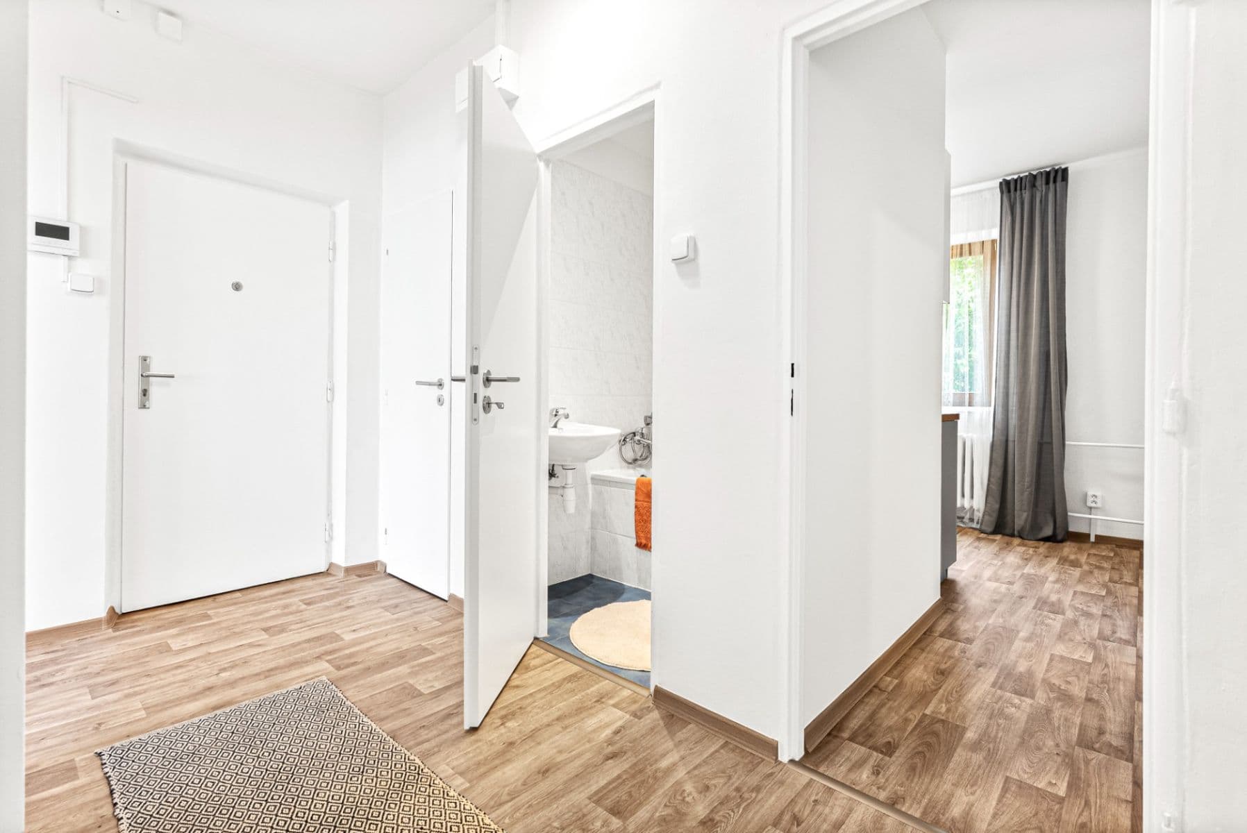 Prenájom bytu 3-izbový 73 m², K Lučinám, Praha, Praha Prenájom bytu 3-izbový 73 m², K Lučinám, Praha, Praha