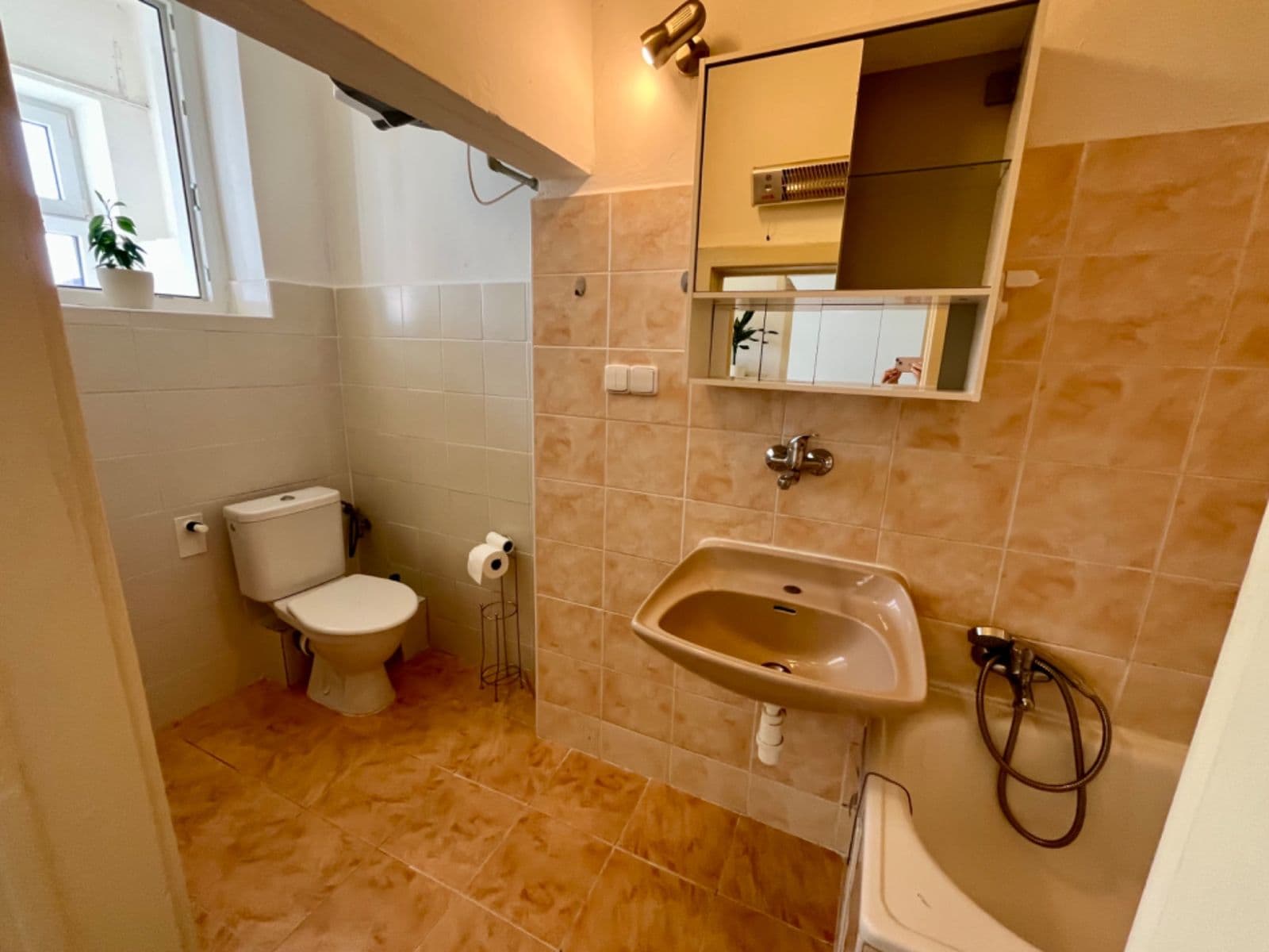 Prenájom bytu 2-izbový 67 m², Na Záhonech, Praha, Praha Prenájom bytu 2-izbový 67 m², Na Záhonech, Praha, Praha