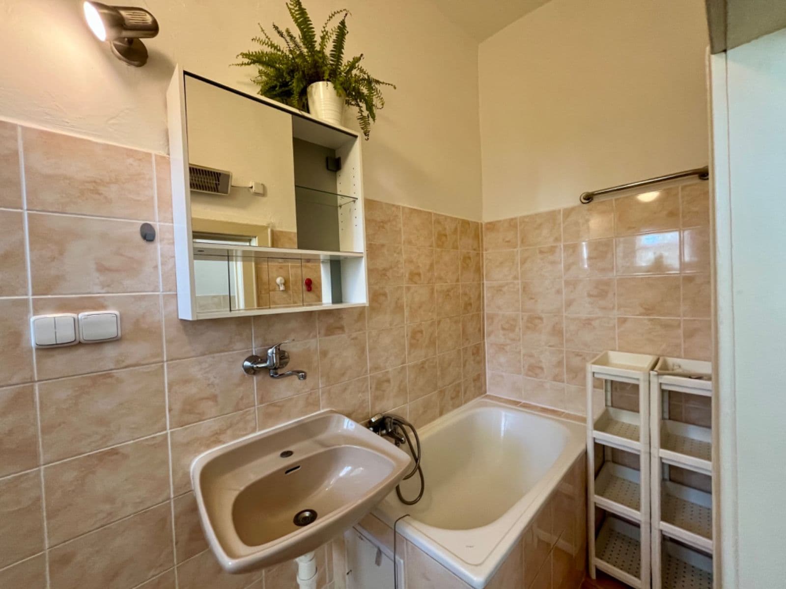 Prenájom bytu 2-izbový 67 m², Na Záhonech, Praha, Praha Prenájom bytu 2-izbový 67 m², Na Záhonech, Praha, Praha