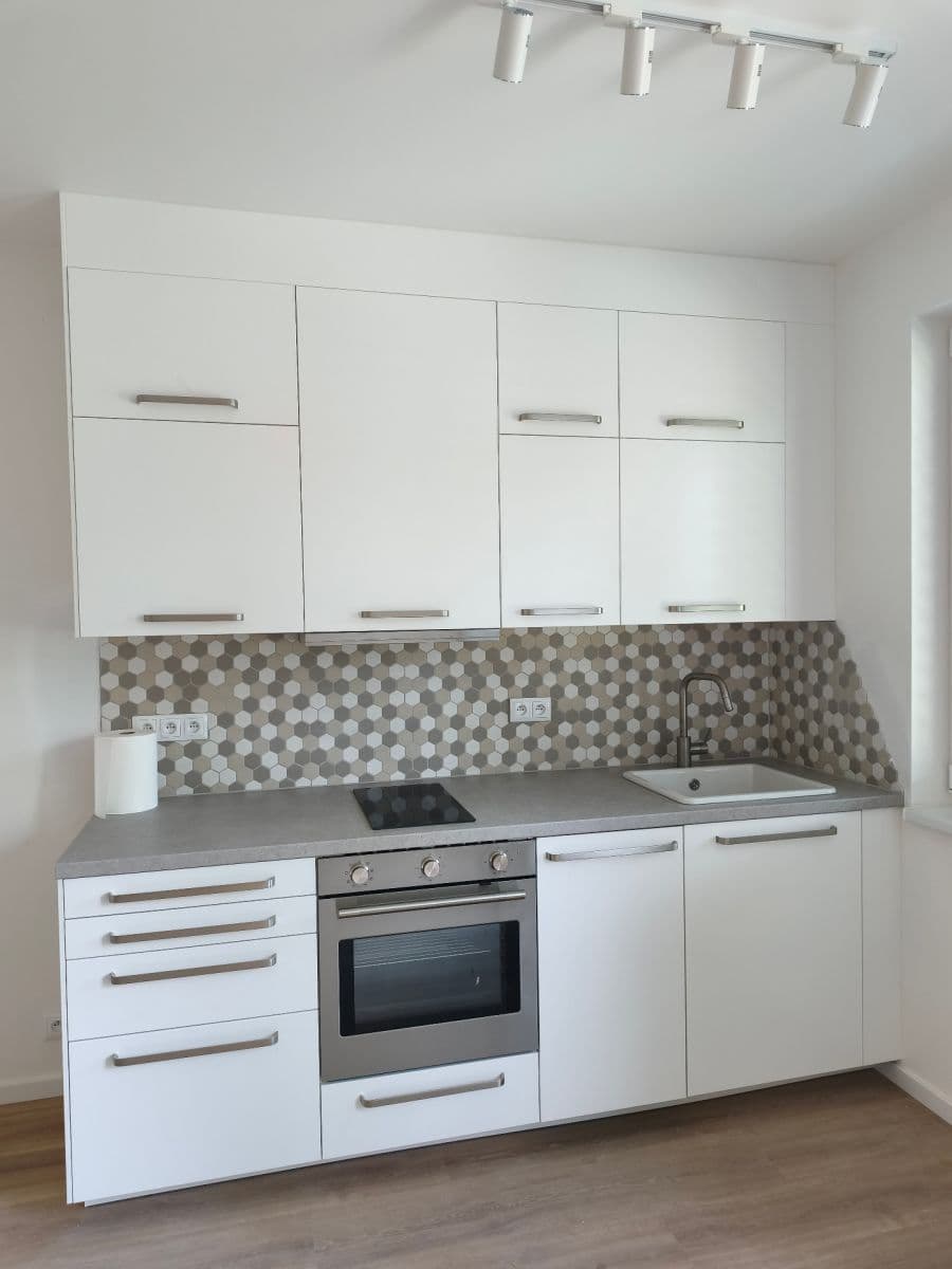 Prenájom bytu 1-izbový 32 m², Divíškové, Praha, Praha Prenájom bytu 1-izbový 32 m², Divíškové, Praha, Praha