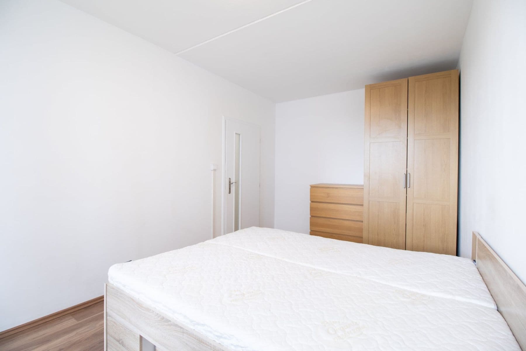 Prenájom bytu 3-izbový 65 m², Bazovského, Praha, Praha Prenájom bytu 3-izbový 65 m², Bazovského, Praha, Praha