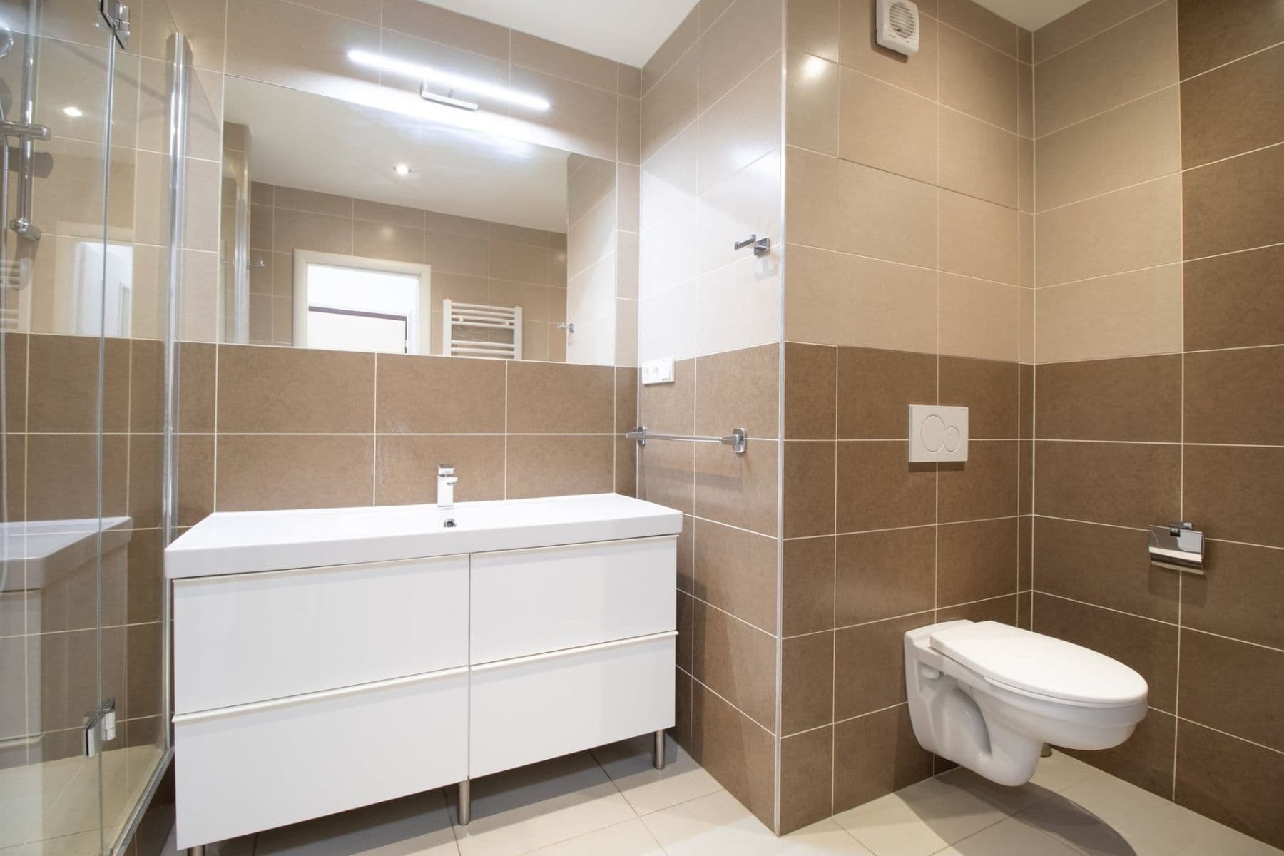 Prenájom bytu 3-izbový 65 m², Bazovského, Praha, Praha Prenájom bytu 3-izbový 65 m², Bazovského, Praha, Praha