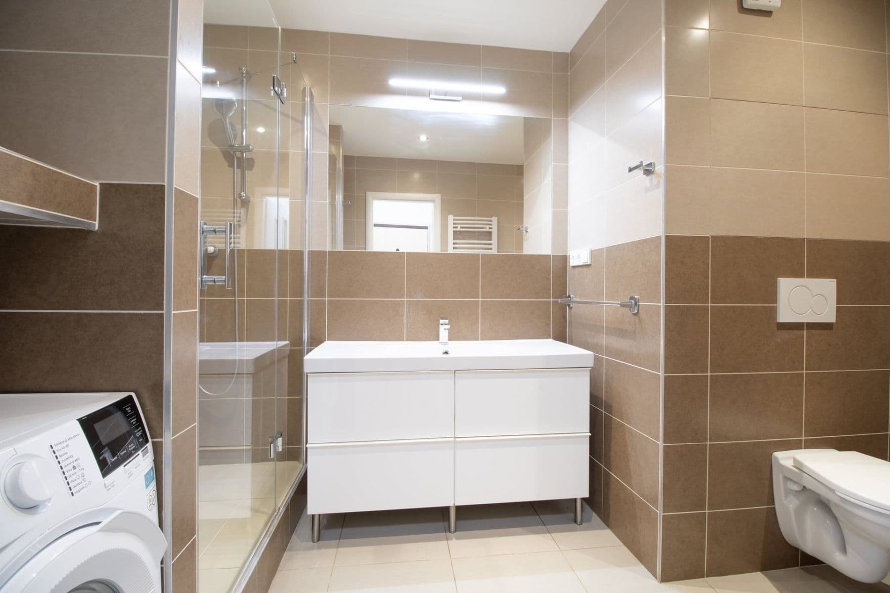 Prenájom bytu 3-izbový 65 m², Bazovského, Praha, Praha Prenájom bytu 3-izbový 65 m², Bazovského, Praha, Praha