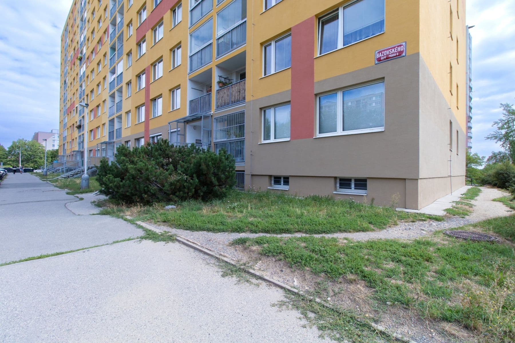 Prenájom bytu 3-izbový 65 m², Bazovského, Praha, Praha Prenájom bytu 3-izbový 65 m², Bazovského, Praha, Praha