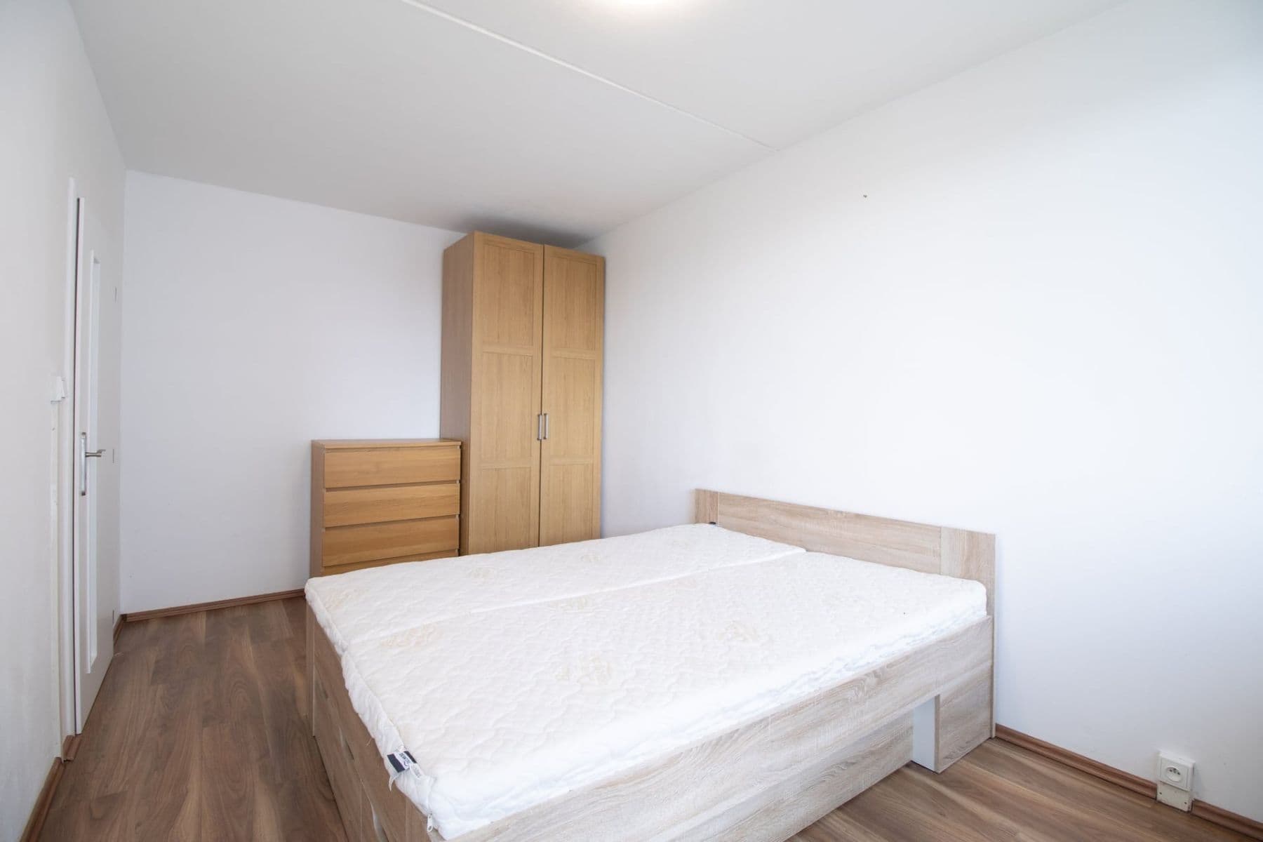 Prenájom bytu 3-izbový 65 m², Bazovského, Praha, Praha Prenájom bytu 3-izbový 65 m², Bazovského, Praha, Praha