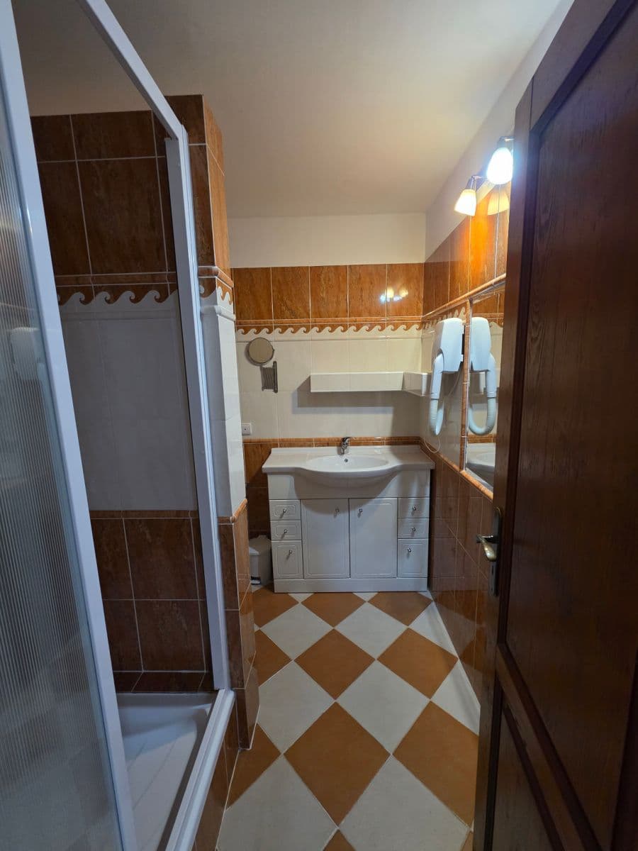 Prenájom bytu 2-izbový 38 m², Na Vinohradu, Praha, Praha Prenájom bytu 2-izbový 38 m², Na Vinohradu, Praha, Praha