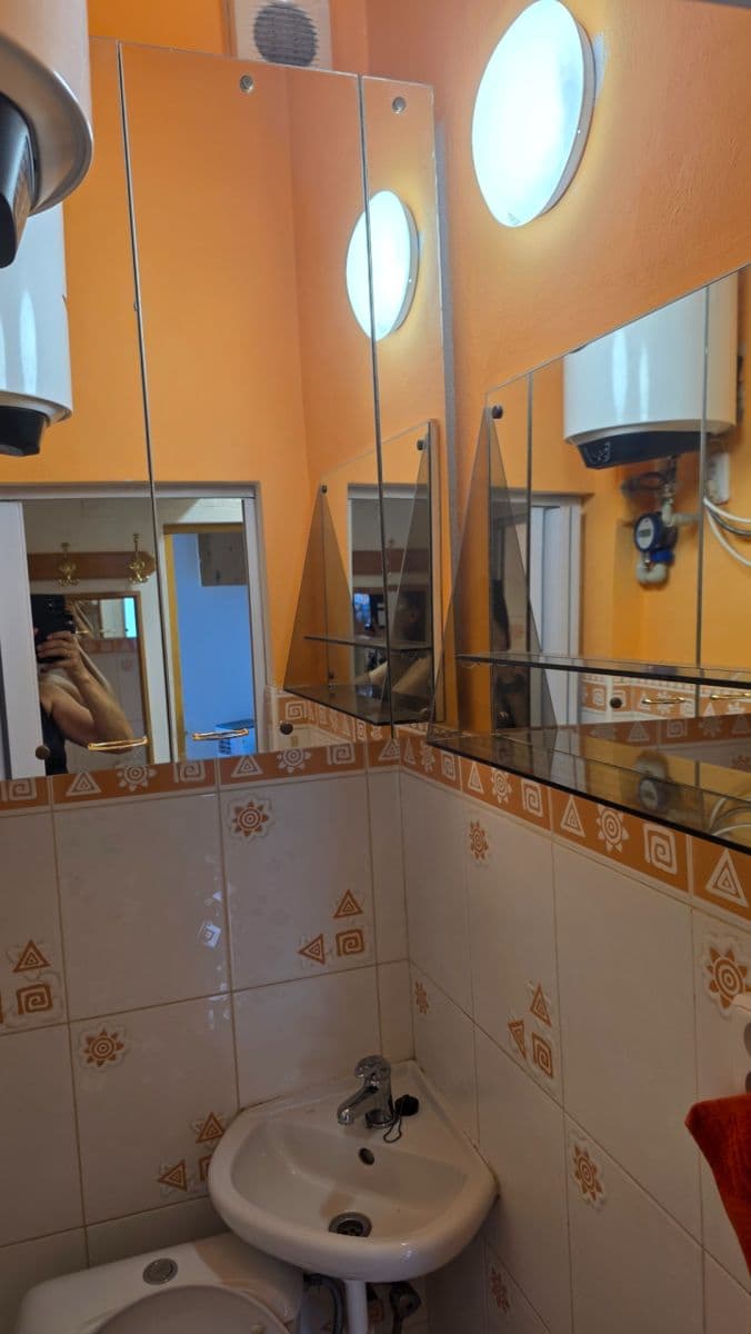 Prenájom bytu 1-izbový 24 m², Křížová, Praha, Praha Prenájom bytu 1-izbový 24 m², Křížová, Praha, Praha