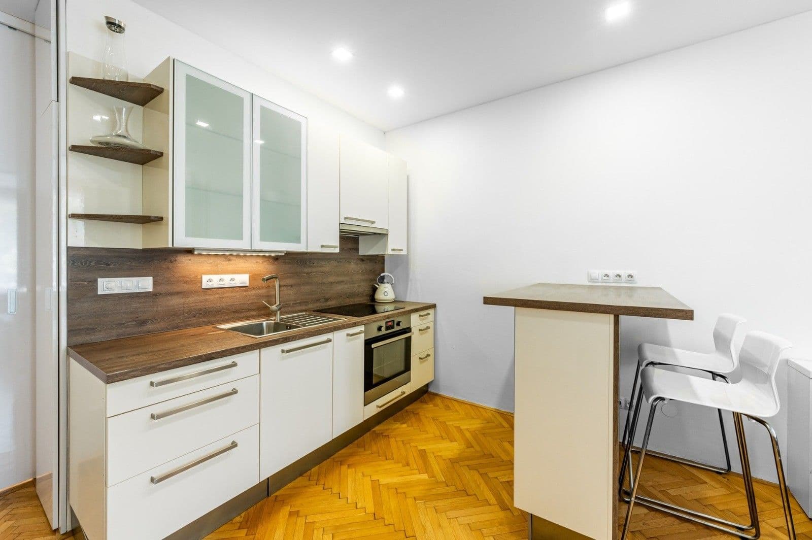 Prenájom bytu 2-izbový 58 m², Sokolovská, Praha, Praha Prenájom bytu 2-izbový 58 m², Sokolovská, Praha, Praha