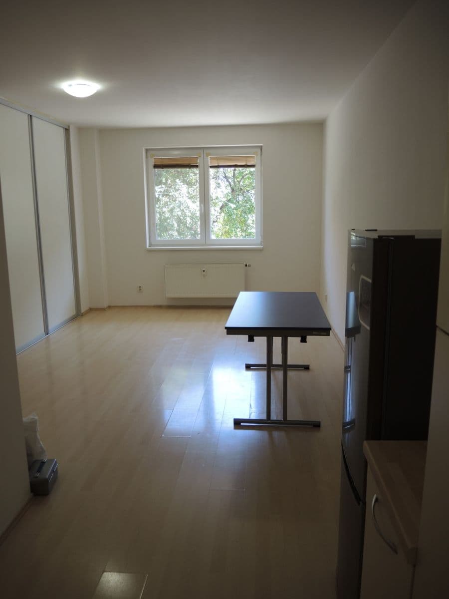 Prenájom bytu 1-izbový 42 m², Elektrárenská, Praha, Praha Prenájom bytu 1-izbový 42 m², Elektrárenská, Praha, Praha