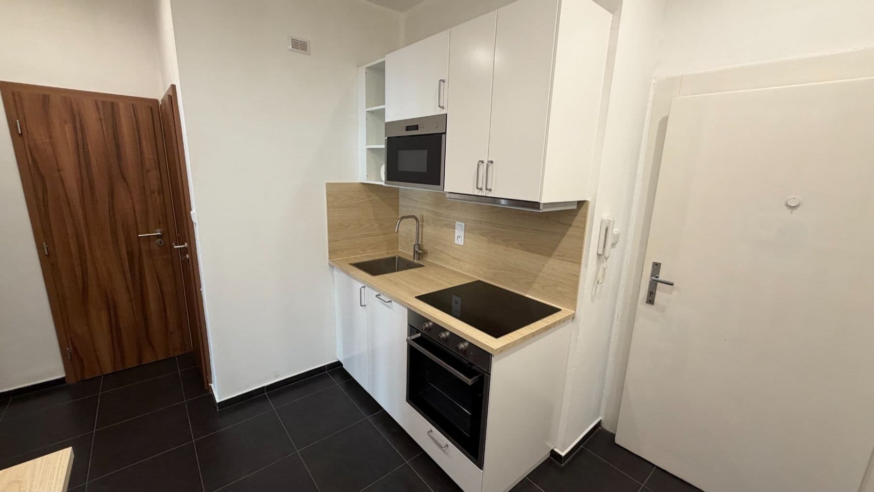 Prenájom bytu 2-izbový 54 m², Holandská, Praha, Praha Prenájom bytu 2-izbový 54 m², Holandská, Praha, Praha